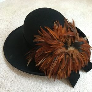 Black feathery hat